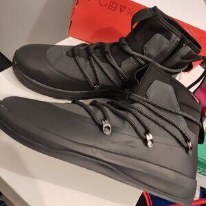 NWT Skye Footwear 13 M